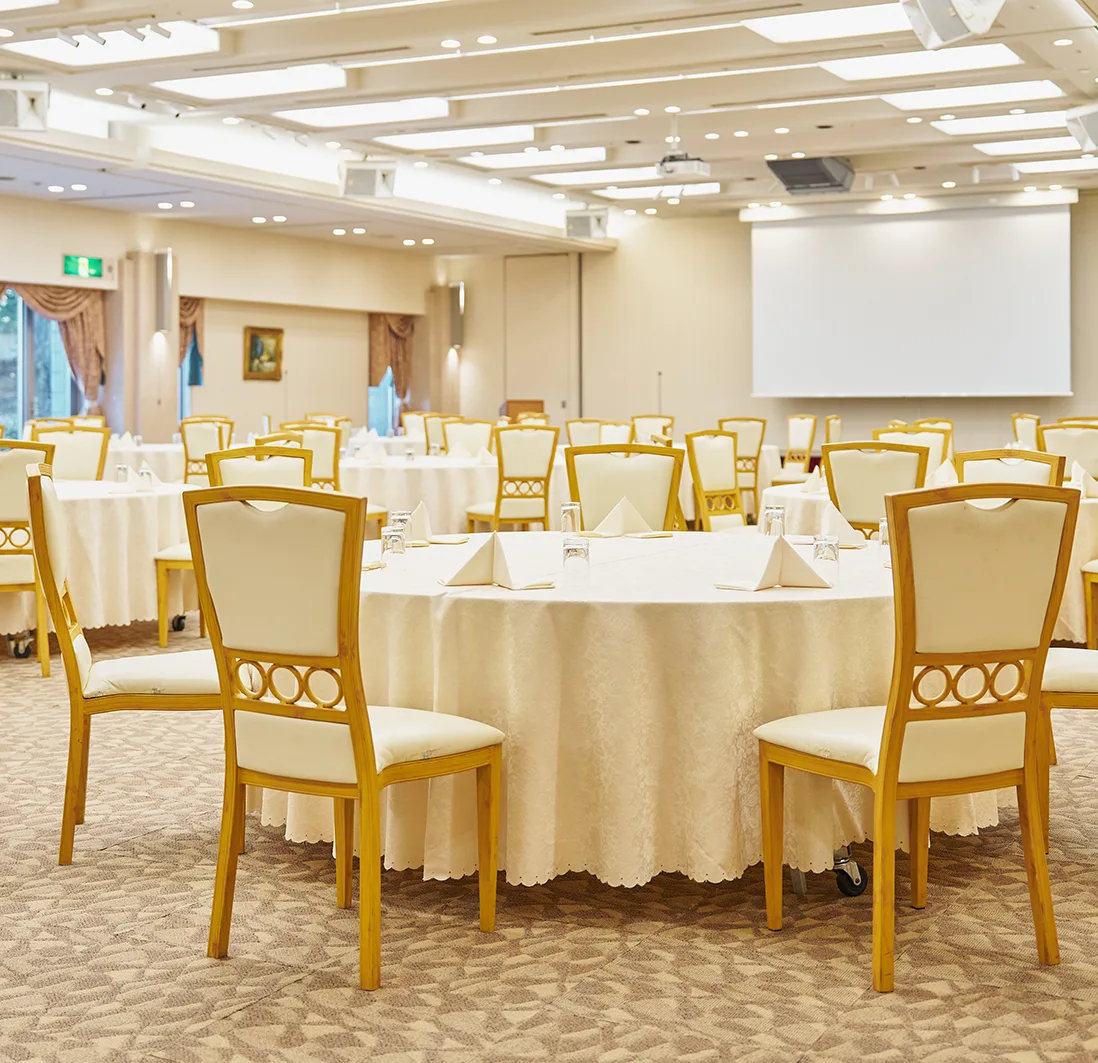ホテル春日居 バンケットホール セレス 円卓スタイル