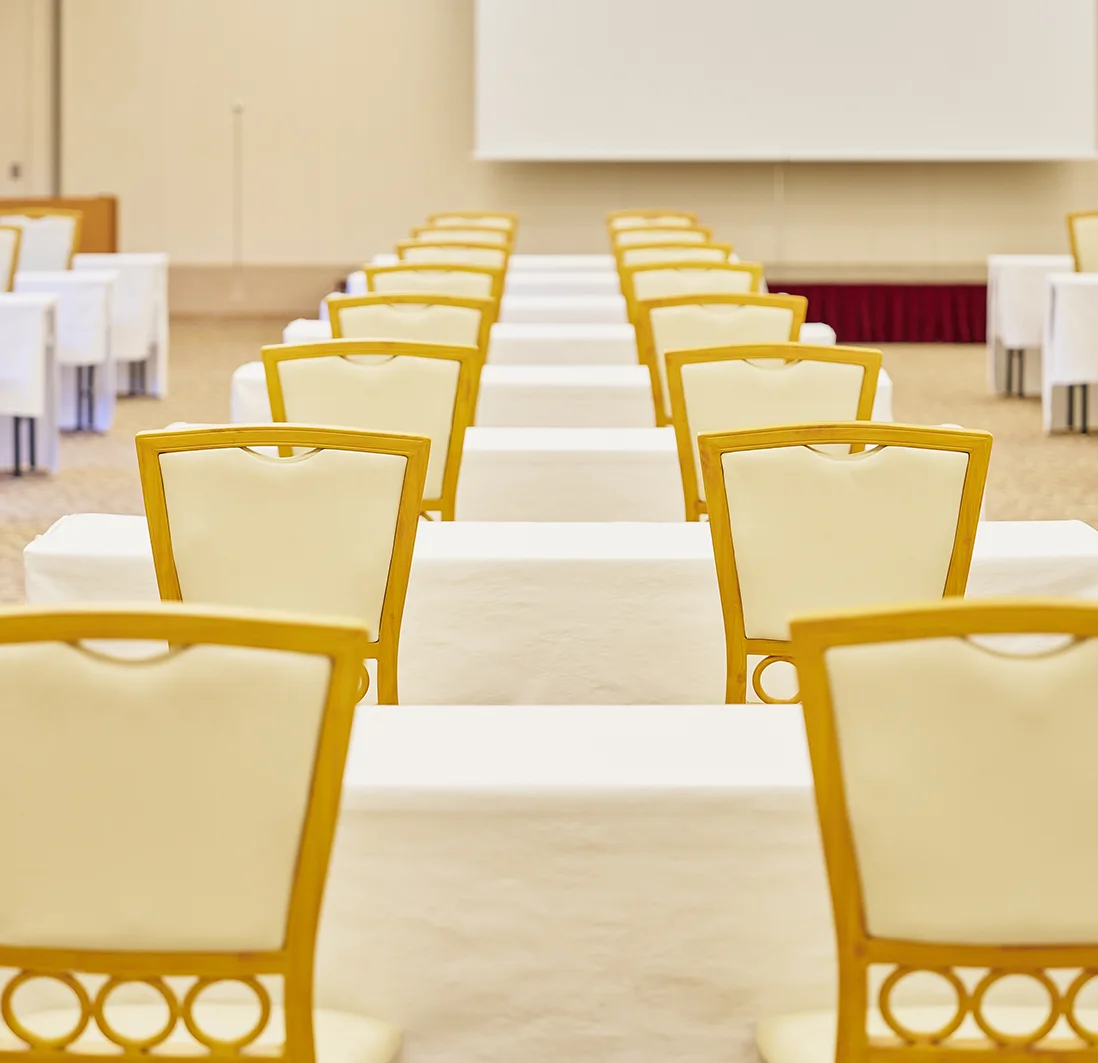 ホテル春日居 バンケットホール セレス スクールスタイル