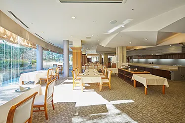 ホテル春日居 ダイニング＆バー ダイニング