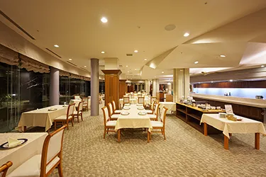 ホテル春日居 ダイニング＆バー ダイニング