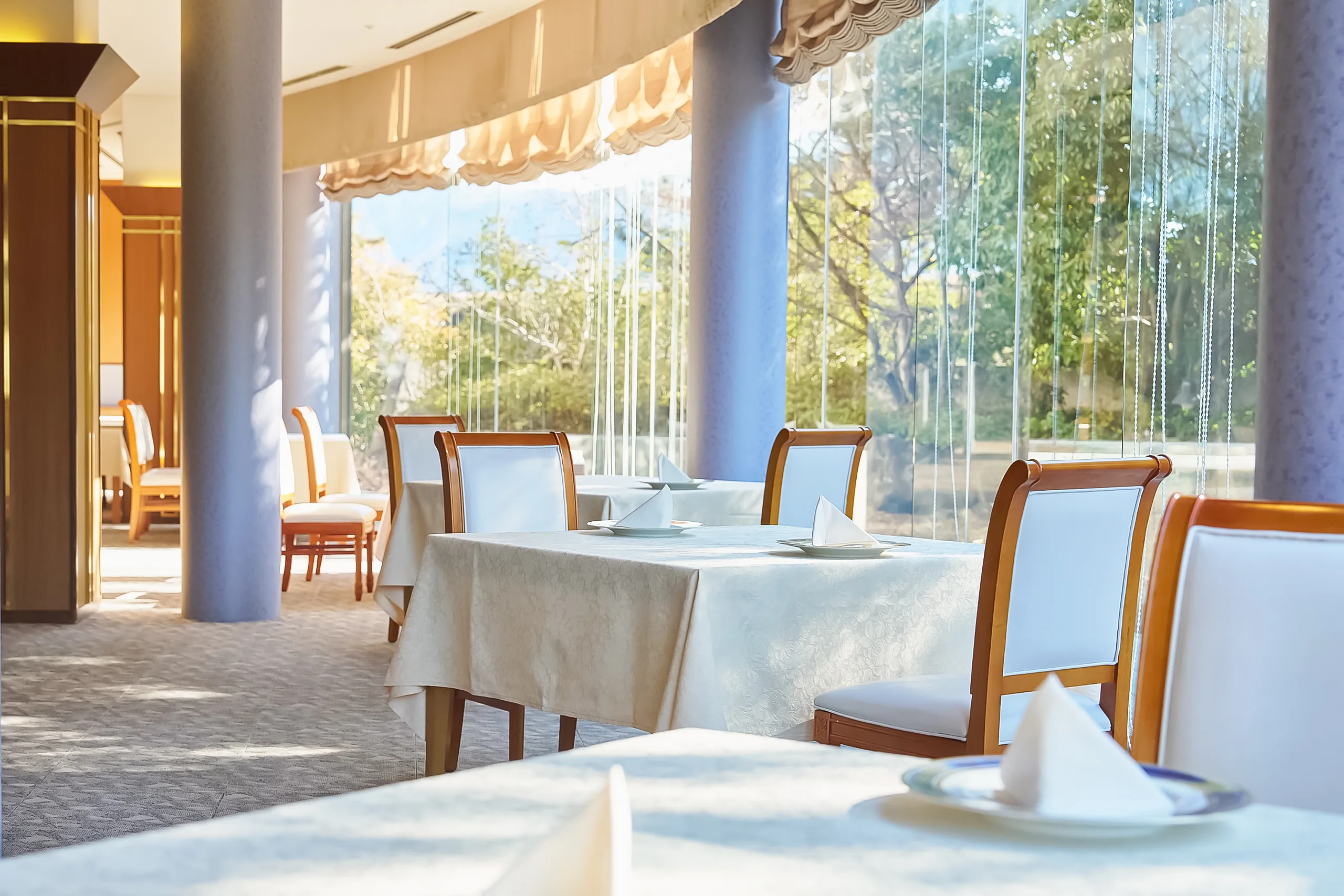 ホテル春日居 ダイニング＆バー ダイニング