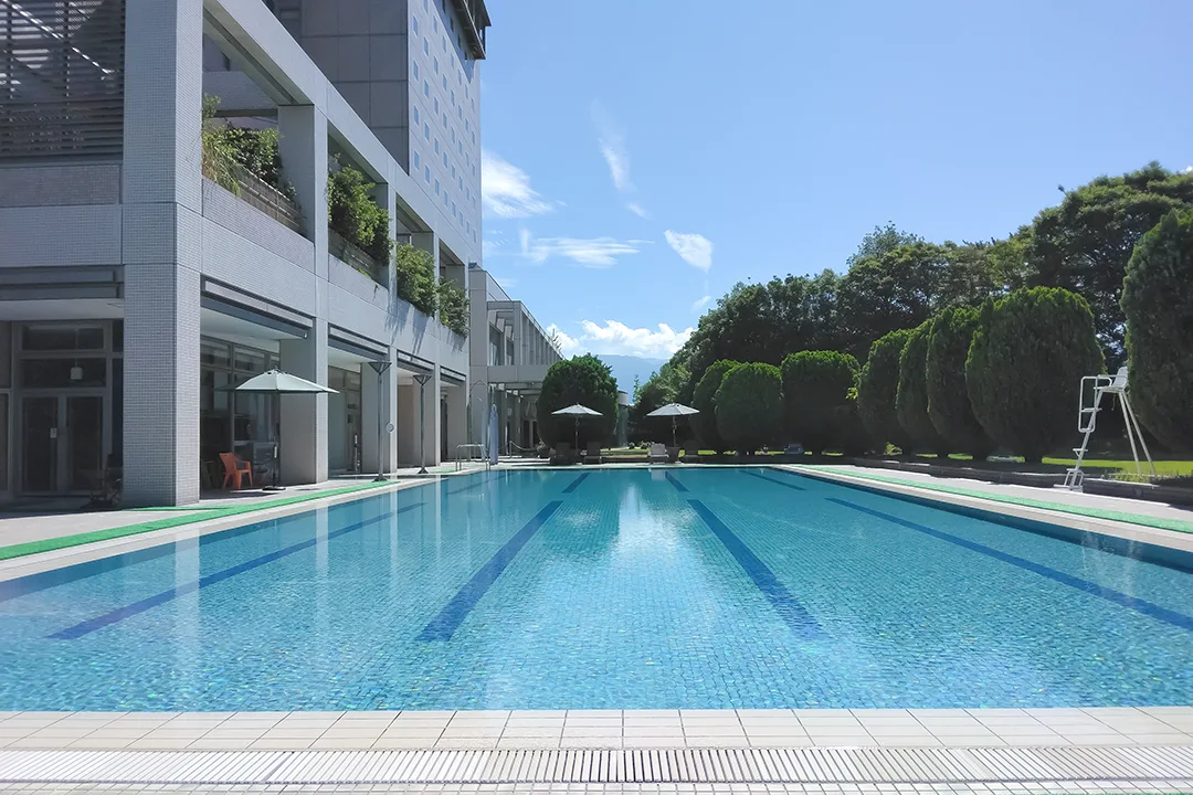 ホテル春日居 館内施設 プール