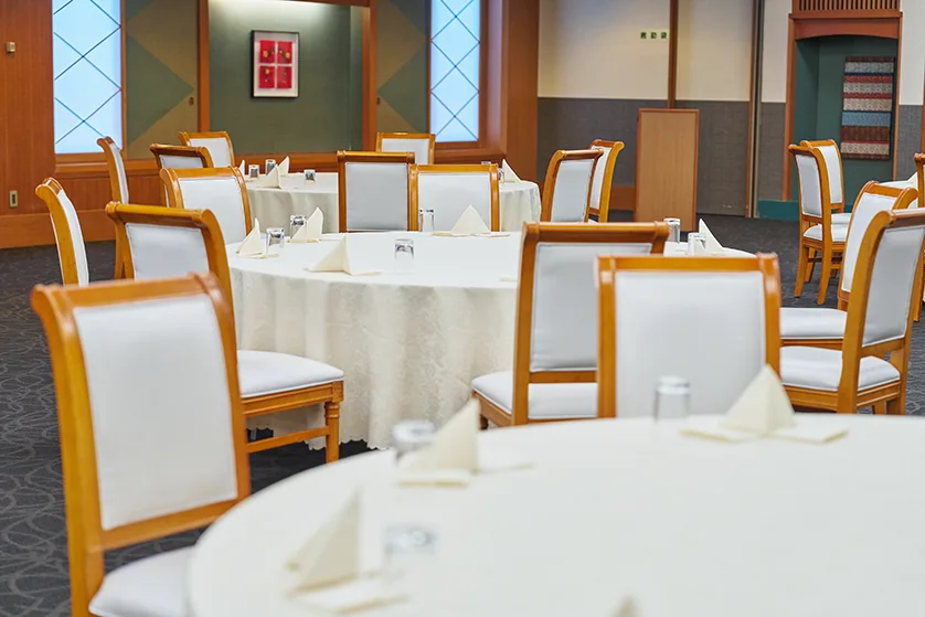ホテル春日居 バンケットホール 鳳凰 円卓スタイル