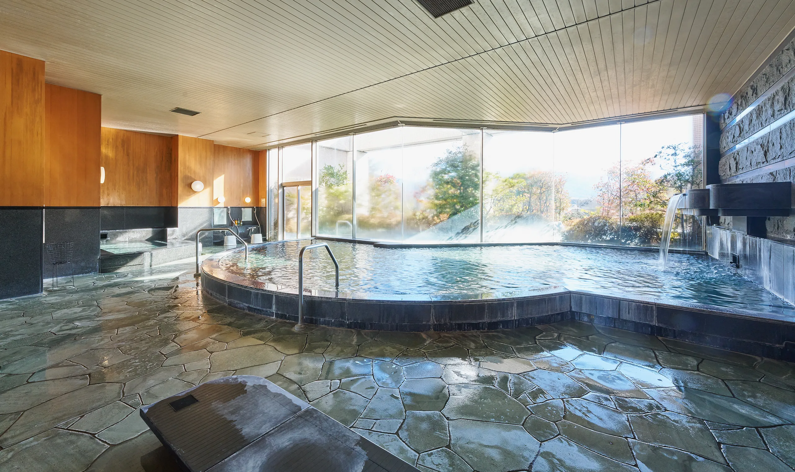 ホテル春日居 温泉